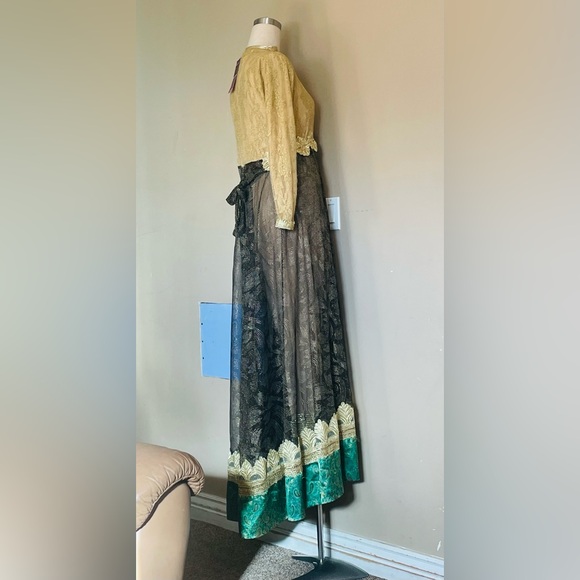 Beautiful Arabian kaftan gold, green and black dress, matching pants - Picture 16 of 16